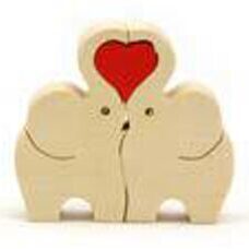 Elefantenpaar mit rotem Herz